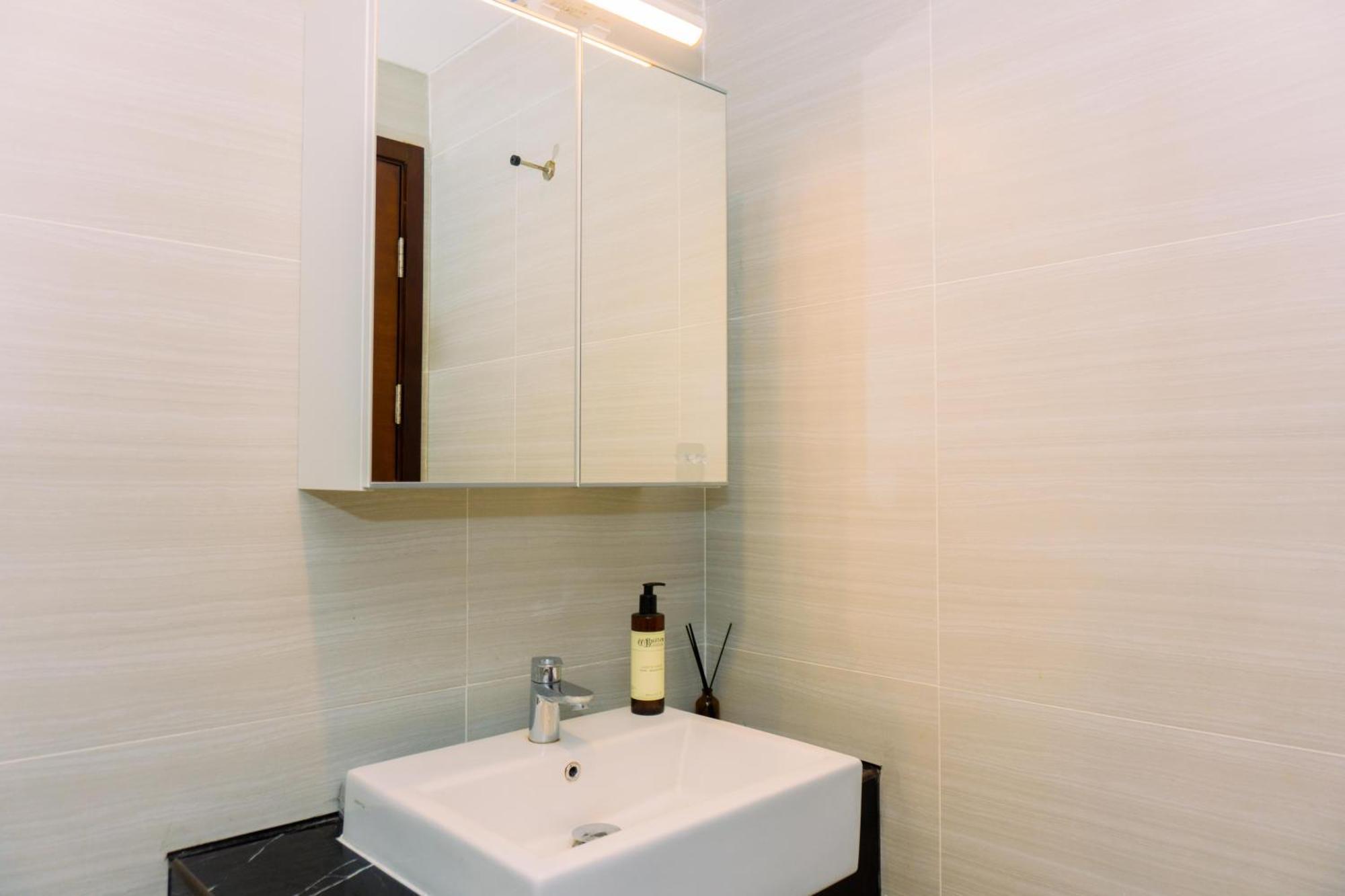 Pangsapuri Full Furnished With Modern Design 1br At West Vista By Travelio *