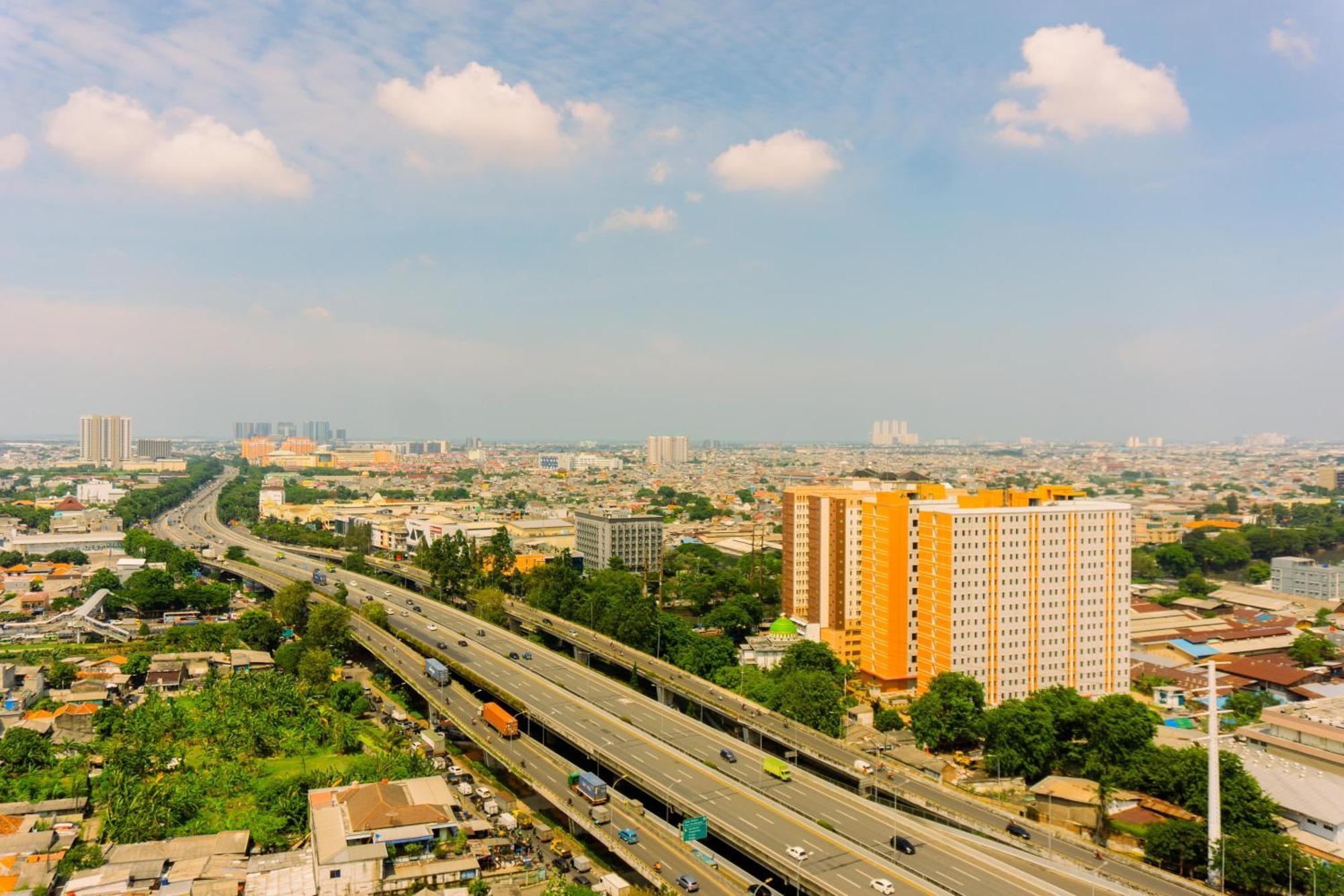 Full Furnished With Modern Design 1br At West Vista By Travelio