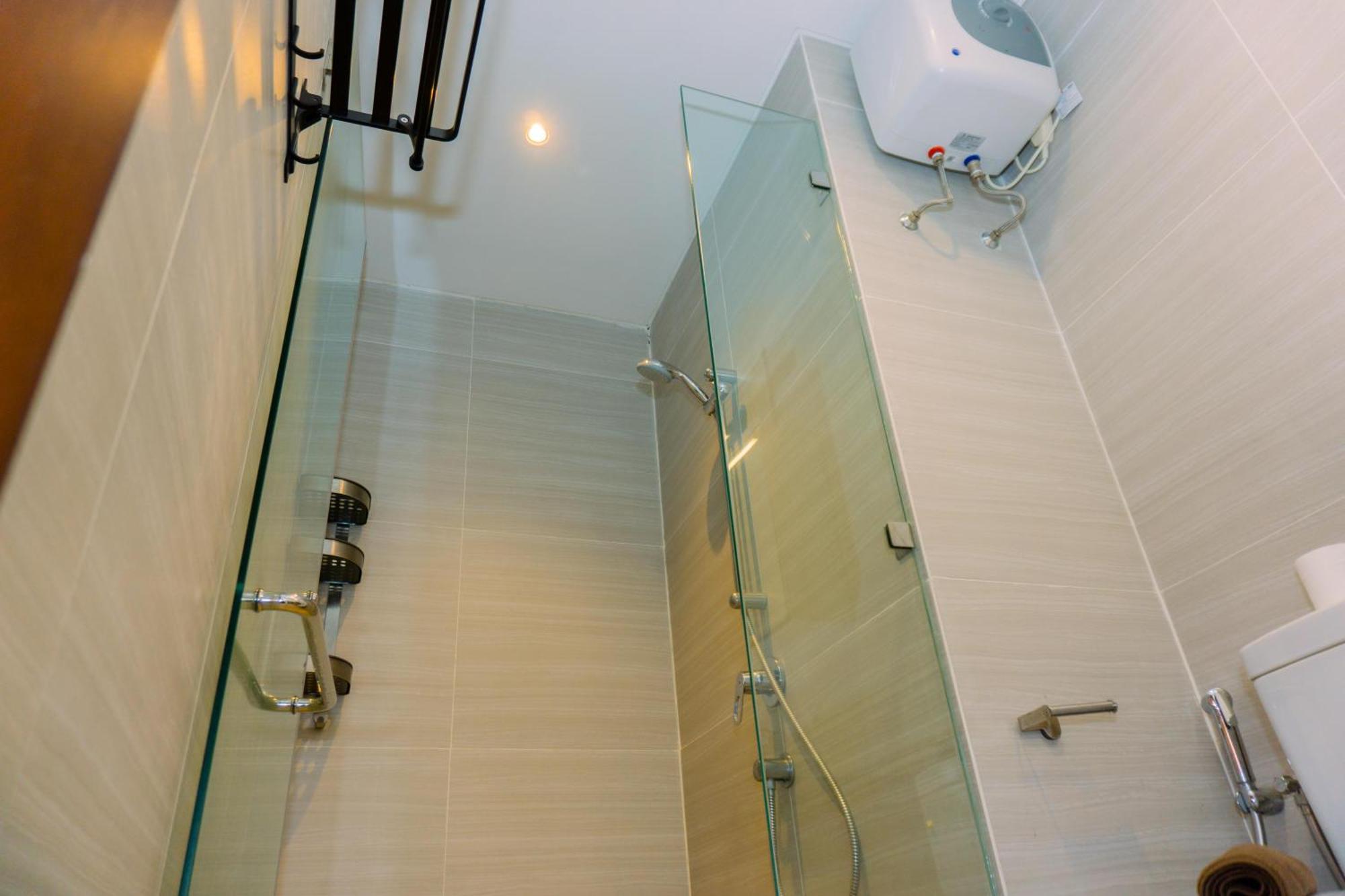 Full Furnished With Modern Design 1br At West Vista By Travelio Pangsapuri